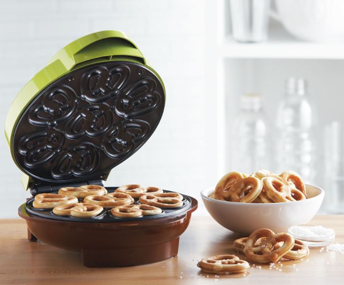 TS-251  MINI PRETZEL MAKER GRN/BWN 4/C